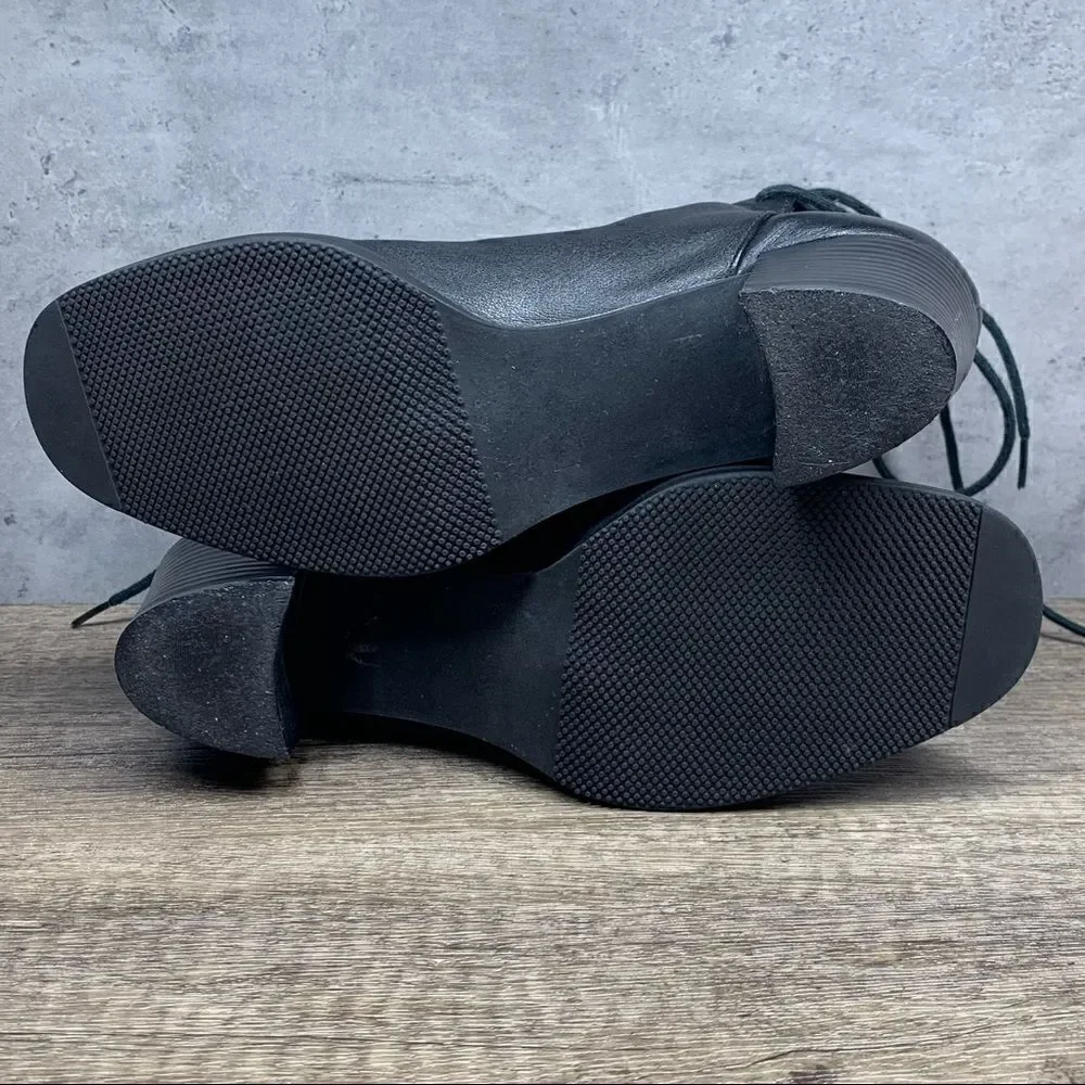 ‎Apostrophe Black Leather Ankle Bootie~Size 6M